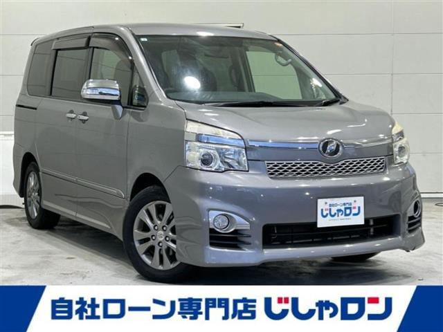 沖縄県の中古車ならヴォクシー ＺＳ　煌ＩＩＩ　本土仕入　純正ナビ　フルセグＴＶ　ＥＴＣ　ＣＤ再生　Ｂｌｕｅｔｏｏｔｈ接続　バックカメラ　両側パワースライドドア　純正フロアマット　純正アルミホイール　オートライト　スマートキー　プッシュスタート