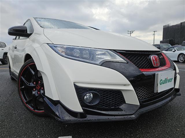 シビック(ホンダ) タイプＲ　禁煙車　バックカメラ　クルコン　ＬＥＤヘッドランプ　純正ナビＴＶ　革巻きステアリング　ステリモ　純正１９インチアルミホイール　ブレンボ製レッドキャリパー　スマートキー　プッシュエンジンスタート 中古車画像