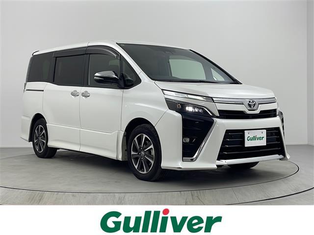 ヴォクシー(トヨタ) ＺＳ　煌ＩＩＩ　９インチナビ　後席モニター　ＥＴＣ　クルーズコントロール　バックカメラ　ビルトインＥＴＣ　オートライト　ＬＥＤヘッドライト　フロントフォグランプ　純正フロアマット　純正ドアバイザー 中古車画像