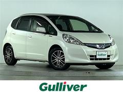 フィットハイブリッド ベースグレード 禁煙 純正ナビ クルーズコントロール HIDパッケージ HIDヘッドライト 革巻きステアリング ETC スマートキー フロアマット 電動格納ウィンカーミラー 社外アルミホイール 中古車画像