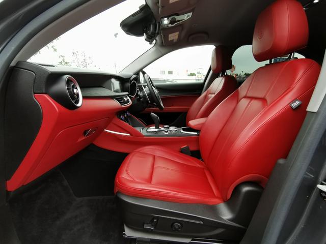 ステルヴィオ 2.2ターボ ディーゼルQ4スプリント 1オーナー 禁煙 ACC 赤革 DNAシステム ナビ フルセグ バックカメラ パドルシフト ブラインドスポットモニター レーンディパーチャーワーニング 衝突軽減 メモリー付電動シート シートヒーター(28枚目)