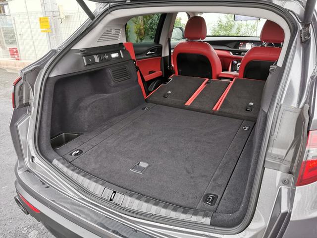 ステルヴィオ 2.2ターボ ディーゼルQ4スプリント 1オーナー 禁煙 ACC 赤革 DNAシステム ナビ フルセグ バックカメラ パドルシフト ブラインドスポットモニター レーンディパーチャーワーニング 衝突軽減 メモリー付電動シート シートヒーター(63枚目)