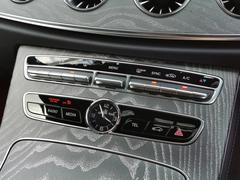 ３６０°カメラにより、車の周囲をしっかりと確認できるので、不慣れな場所での駐車でも安心です。 5
