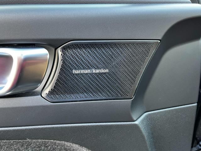 ＸＣ４０ Ｂ４　ＡＷＤ　インスクリプション　パノラマルーフ　ｈａｒｍａｎ／ｋａｒｄｏｎ　ハンズフリーテールゲート　１９インチアルミホイール（27枚目）