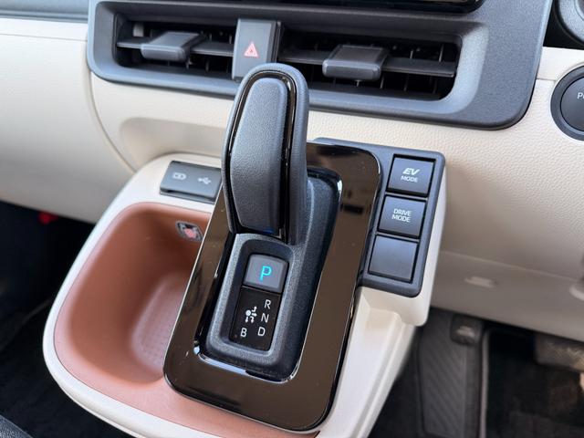 シエンタ ハイブリッドＺ　１オーナー　禁煙車　全周囲カメラ　両側パワースライドドア　ＬＥＤヘッドライト　デジタルＴＶ　ＵＳＢ＆Ｂｌｕｅｔｏｏｔｈ接続　スマートキー　電格ミラー　純正ドラレコ　アダプティブクルーズコントロール（16枚目）