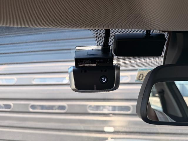 ＭＩＮＩ クーパーＤ　クロスオーバー　禁煙車　茶革　ＡＬＬ４トリム　デジタルパッケージプラス　純正前後ドラレコ　バックカメラ　ＨＵＤ　インテリジェントセーフティ　前席シートヒータ　パワーテールゲート　ＡＣＣ　純正１８ＡＷ　シートメモリー（4枚目）
