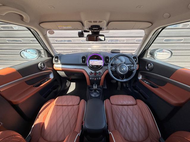 ＭＩＮＩ クーパーＤ　クロスオーバー　禁煙車　茶革　ＡＬＬ４トリム　デジタルパッケージプラス　純正前後ドラレコ　バックカメラ　ＨＵＤ　インテリジェントセーフティ　前席シートヒータ　パワーテールゲート　ＡＣＣ　純正１８ＡＷ　シートメモリー（5枚目）