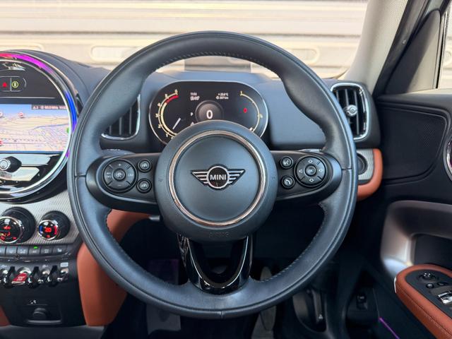 ＭＩＮＩ クーパーＤ　クロスオーバー　禁煙車　茶革　ＡＬＬ４トリム　デジタルパッケージプラス　純正前後ドラレコ　バックカメラ　ＨＵＤ　インテリジェントセーフティ　前席シートヒータ　パワーテールゲート　ＡＣＣ　純正１８ＡＷ　シートメモリー（7枚目）