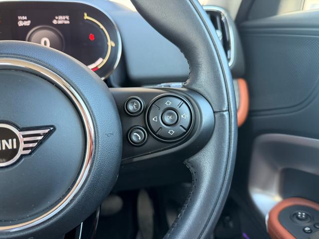 ＭＩＮＩ クーパーＤ　クロスオーバー　禁煙車　茶革　ＡＬＬ４トリム　デジタルパッケージプラス　純正前後ドラレコ　バックカメラ　ＨＵＤ　インテリジェントセーフティ　前席シートヒータ　パワーテールゲート　ＡＣＣ　純正１８ＡＷ　シートメモリー（9枚目）