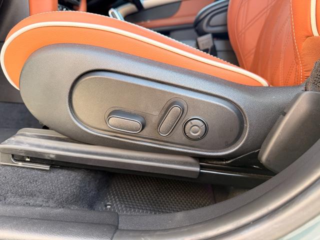 ＭＩＮＩ クーパーＤ　クロスオーバー　禁煙車　茶革　ＡＬＬ４トリム　デジタルパッケージプラス　純正前後ドラレコ　バックカメラ　ＨＵＤ　インテリジェントセーフティ　前席シートヒータ　パワーテールゲート　ＡＣＣ　純正１８ＡＷ　シートメモリー（23枚目）