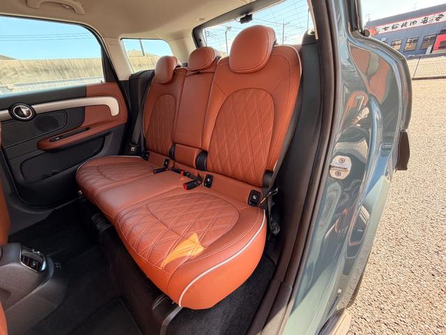 ＭＩＮＩ クーパーＤ　クロスオーバー　禁煙車　茶革　ＡＬＬ４トリム　デジタルパッケージプラス　純正前後ドラレコ　バックカメラ　ＨＵＤ　インテリジェントセーフティ　前席シートヒータ　パワーテールゲート　ＡＣＣ　純正１８ＡＷ　シートメモリー（24枚目）