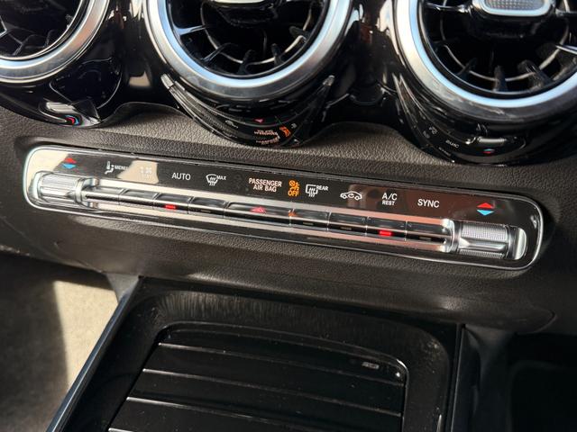 ＧＬＢ ＧＬＢ２００ｄ　１オーナー　禁煙車　シートキネティクス　パーキングアシスト　ルーフレール　全周囲カメラ　前席ヒーター＆メモリー付電動フロントシート　パワーバックドア　ＬＥＤヘッドランプ／オート　純正１８ＡＷ　ＡＣＣ（16枚目）