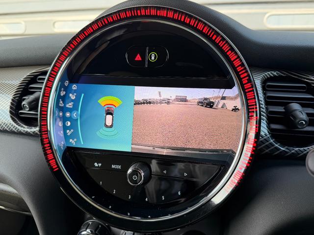 ＭＩＮＩ クーパー　レゾリュート・エディション　１オーナー　禁煙車　特別仕様車　ハーフレザー　クルコン　ＡｐｐｌｅＣａｒＰｌａｙ　ＡｎｄｒｏｉｄＡｕｔｏ　バックカメラ　前席シートヒーター　スマートキー　前後ドラレコ　ＬＥＤヘッドライト　純正１８ＡＷ（3枚目）