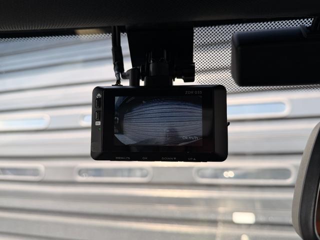 ＭＩＮＩ クーパー　レゾリュート・エディション　１オーナー　禁煙車　特別仕様車　ハーフレザー　クルコン　ＡｐｐｌｅＣａｒＰｌａｙ　ＡｎｄｒｏｉｄＡｕｔｏ　バックカメラ　前席シートヒーター　スマートキー　前後ドラレコ　ＬＥＤヘッドライト　純正１８ＡＷ（4枚目）