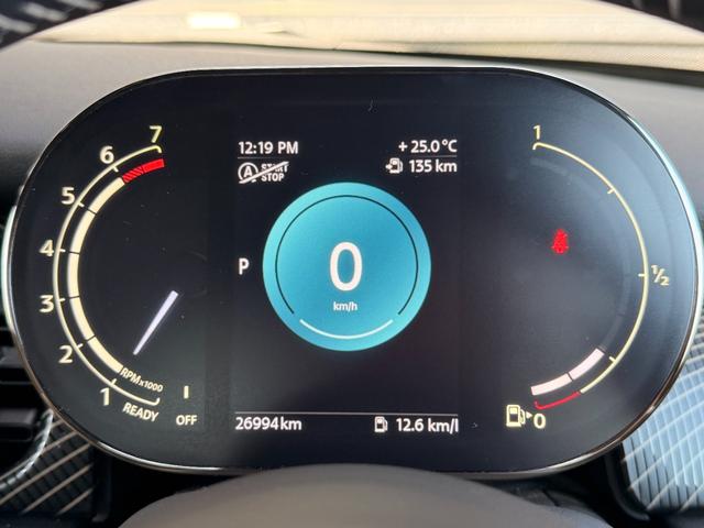 ＭＩＮＩ クーパー　レゾリュート・エディション　１オーナー　禁煙車　特別仕様車　ハーフレザー　クルコン　ＡｐｐｌｅＣａｒＰｌａｙ　ＡｎｄｒｏｉｄＡｕｔｏ　バックカメラ　前席シートヒーター　スマートキー　前後ドラレコ　ＬＥＤヘッドライト　純正１８ＡＷ（7枚目）
