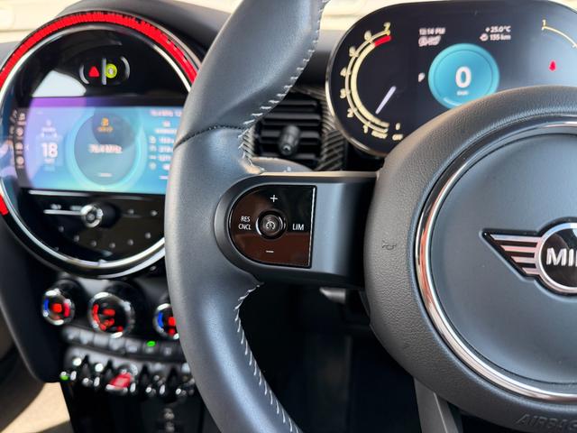 ＭＩＮＩ クーパー　レゾリュート・エディション　１オーナー　禁煙車　特別仕様車　ハーフレザー　クルコン　ＡｐｐｌｅＣａｒＰｌａｙ　ＡｎｄｒｏｉｄＡｕｔｏ　バックカメラ　前席シートヒーター　スマートキー　前後ドラレコ　ＬＥＤヘッドライト　純正１８ＡＷ（9枚目）