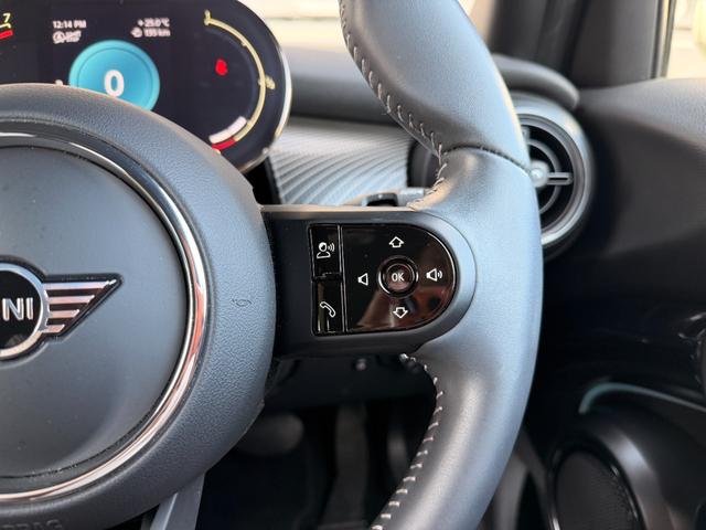 ＭＩＮＩ クーパー　レゾリュート・エディション　１オーナー　禁煙車　特別仕様車　ハーフレザー　クルコン　ＡｐｐｌｅＣａｒＰｌａｙ　ＡｎｄｒｏｉｄＡｕｔｏ　バックカメラ　前席シートヒーター　スマートキー　前後ドラレコ　ＬＥＤヘッドライト　純正１８ＡＷ（10枚目）