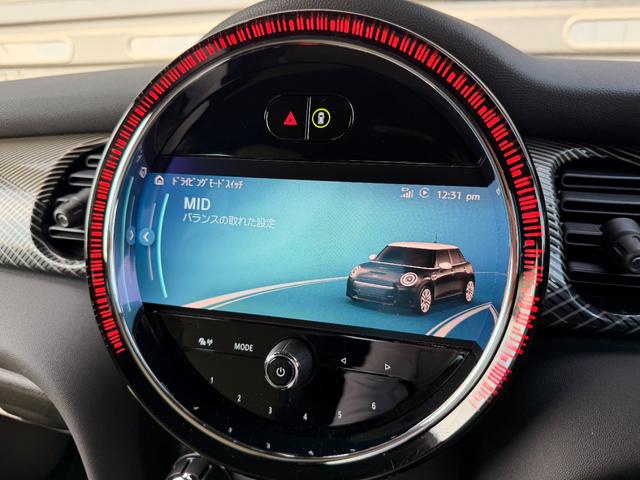 ＭＩＮＩ クーパー　レゾリュート・エディション　１オーナー　禁煙車　特別仕様車　ハーフレザー　クルコン　ＡｐｐｌｅＣａｒＰｌａｙ　ＡｎｄｒｏｉｄＡｕｔｏ　バックカメラ　前席シートヒーター　スマートキー　前後ドラレコ　ＬＥＤヘッドライト　純正１８ＡＷ（17枚目）