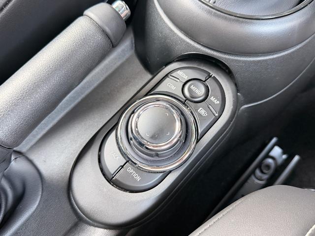 ＭＩＮＩ クーパー　レゾリュート・エディション　１オーナー　禁煙車　特別仕様車　ハーフレザー　クルコン　ＡｐｐｌｅＣａｒＰｌａｙ　ＡｎｄｒｏｉｄＡｕｔｏ　バックカメラ　前席シートヒーター　スマートキー　前後ドラレコ　ＬＥＤヘッドライト　純正１８ＡＷ（23枚目）