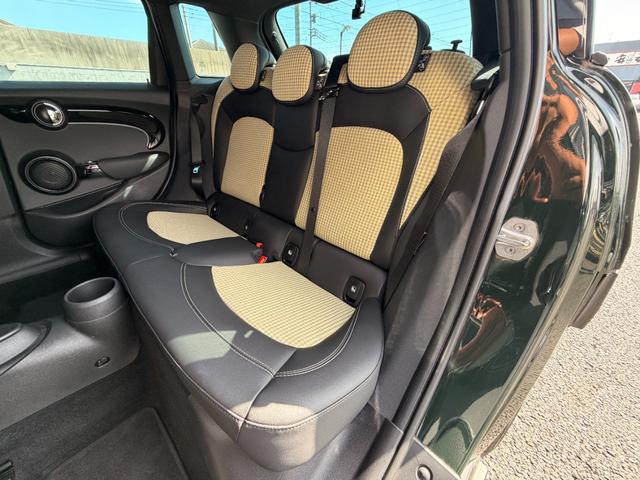 ＭＩＮＩ クーパー　レゾリュート・エディション　１オーナー　禁煙車　特別仕様車　ハーフレザー　クルコン　ＡｐｐｌｅＣａｒＰｌａｙ　ＡｎｄｒｏｉｄＡｕｔｏ　バックカメラ　前席シートヒーター　スマートキー　前後ドラレコ　ＬＥＤヘッドライト　純正１８ＡＷ（27枚目）