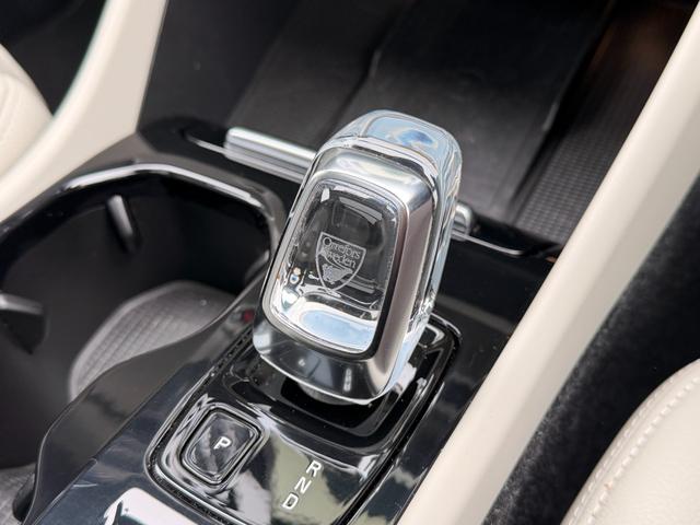 ＸＣ４０ Ｔ５　ＡＷＤ　インスクリプション　禁煙車　スライディングルーフ　ｈａｒｍａｎ／ｋａｒｄｏｎ　クリスタルシフトノブ　３６０度カメラ　全席シートヒータ　ステアリングヒータ　前後ドラレコ　ハンズフリーパワーテールゲート　純正１９ＡＷ　ＡＣＣ（3枚目）