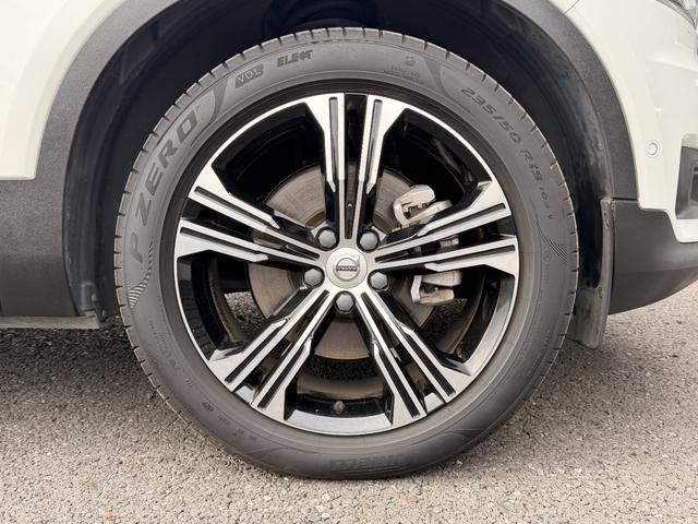 ＸＣ４０ Ｔ５　ＡＷＤ　インスクリプション　禁煙車　スライディングルーフ　ｈａｒｍａｎ／ｋａｒｄｏｎ　クリスタルシフトノブ　３６０度カメラ　全席シートヒータ　ステアリングヒータ　前後ドラレコ　ハンズフリーパワーテールゲート　純正１９ＡＷ　ＡＣＣ（5枚目）