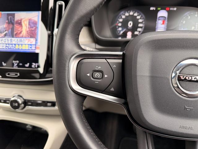 ＸＣ４０ Ｔ５　ＡＷＤ　インスクリプション　禁煙車　スライディングルーフ　ｈａｒｍａｎ／ｋａｒｄｏｎ　クリスタルシフトノブ　３６０度カメラ　全席シートヒータ　ステアリングヒータ　前後ドラレコ　ハンズフリーパワーテールゲート　純正１９ＡＷ　ＡＣＣ（11枚目）