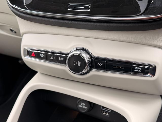 ＸＣ４０ Ｔ５　ＡＷＤ　インスクリプション　禁煙車　スライディングルーフ　ｈａｒｍａｎ／ｋａｒｄｏｎ　クリスタルシフトノブ　３６０度カメラ　全席シートヒータ　ステアリングヒータ　前後ドラレコ　ハンズフリーパワーテールゲート　純正１９ＡＷ　ＡＣＣ（20枚目）