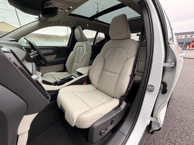 ＸＣ４０ Ｔ５　ＡＷＤ　インスクリプション　禁煙車　スライディングルーフ　ｈａｒｍａｎ／ｋａｒｄｏｎ　クリスタルシフトノブ　３６０度カメラ　全席シートヒータ　ステアリングヒータ　前後ドラレコ　ハンズフリーパワーテールゲート　純正１９ＡＷ　ＡＣＣ（24枚目）