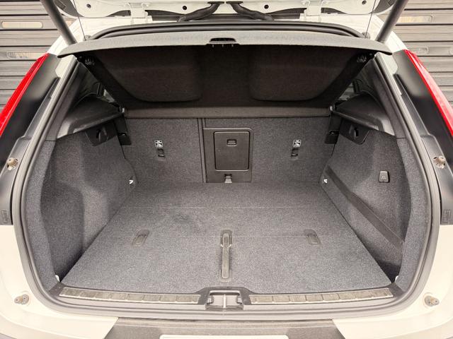 ＸＣ４０ Ｔ５　ＡＷＤ　インスクリプション　禁煙車　スライディングルーフ　ｈａｒｍａｎ／ｋａｒｄｏｎ　クリスタルシフトノブ　３６０度カメラ　全席シートヒータ　ステアリングヒータ　前後ドラレコ　ハンズフリーパワーテールゲート　純正１９ＡＷ　ＡＣＣ（30枚目）