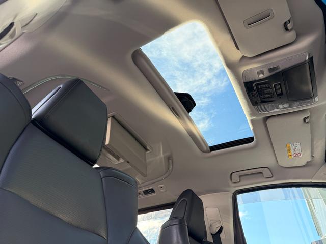 ヴェルファイアハイブリッド ZR Gエディション 1オーナ 禁煙車 スライディングルーフ インテリジェントルームミラー ヒータ&クーラ付フロントシート ヒータ付リアシート ステアリングヒータ フリップダウンモニター パワーバックドア 17AW ACC(2枚目)