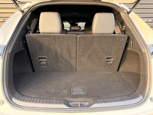 ＣＸ－８ ＸＤ　ブラックトーンエディション　１オーナー　禁煙車　７人乗り　ＨＵＤ　ステアリングヒーター　全周囲カメラ　全席シートヒーター　電動フロントシート　運転席側シートメモリー　パワーテールゲート　３列目電源ポート　純正１９ＡＷ　ＡＣＣ（35枚目）