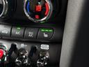 クーパー　レゾリュート・エディション　１オーナー　禁煙車　特別仕様車　ハーフレザー　クルコン　ＡｐｐｌｅＣａｒＰｌａｙ　ＡｎｄｒｏｉｄＡｕｔｏ　バックカメラ　前席シートヒーター　スマートキー　前後ドラレコ　ＬＥＤヘッドライト　純正１８ＡＷ（21枚目）