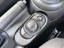 クーパー　レゾリュート・エディション　１オーナー　禁煙車　特別仕様車　ハーフレザー　クルコン　ＡｐｐｌｅＣａｒＰｌａｙ　ＡｎｄｒｏｉｄＡｕｔｏ　バックカメラ　前席シートヒーター　スマートキー　前後ドラレコ　ＬＥＤヘッドライト　純正１８ＡＷ（23枚目）