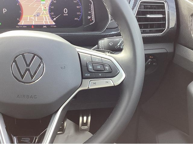 T-クロス TSI Rライン 正規ディーラー認定中古車 IQ,LIGHT R-Line専用エクステリア シートヒーター デジタルメーター 18インチアルミホイール(12枚目)