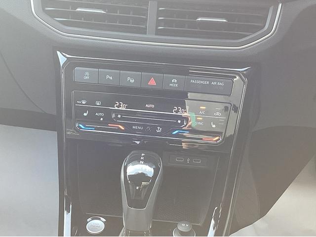 T-クロス TSI Rライン 正規ディーラー認定中古車 IQ,LIGHT R-Line専用エクステリア シートヒーター デジタルメーター 18インチアルミホイール(15枚目)