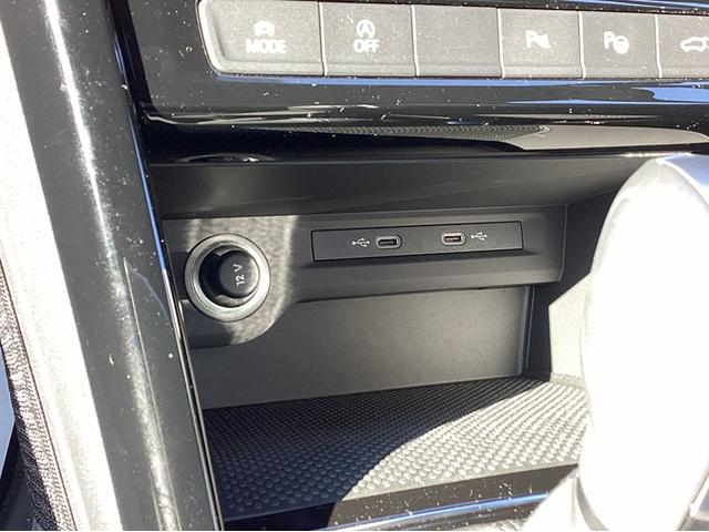 ゴルフトゥーラン TSI Rライン 正規ディーラー認定中古車 LEDヘッドライト サンブラインド シートヒーター サンルーフ 純正ナビゲーション(15枚目)