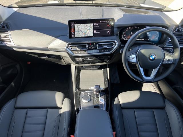 Ｘ３ ｘＤｒｉｖｅ　２０ｄ　弊社デモンストレーションカー　サンルーフ　ハーマンカードンサラウンドシステム　禁煙車両　後期モデル　アンビエントライト　トップビューカメラ　リアシートアジャスト　全方位センサー　前車追従機能（2枚目）