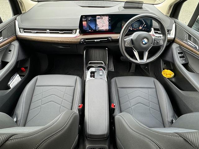 ２シリーズ ２１８ｉアクティブツアラー　エクスクルーシブ　弊社デモンストレーションカー　禁煙車両　トップビューカメラ　パーキングアシスト　後退アシスト　ブラックレザーシート　フロントシートヒーター　ヘッドアップディスプレ　インテリジェントセーフティ（3枚目）