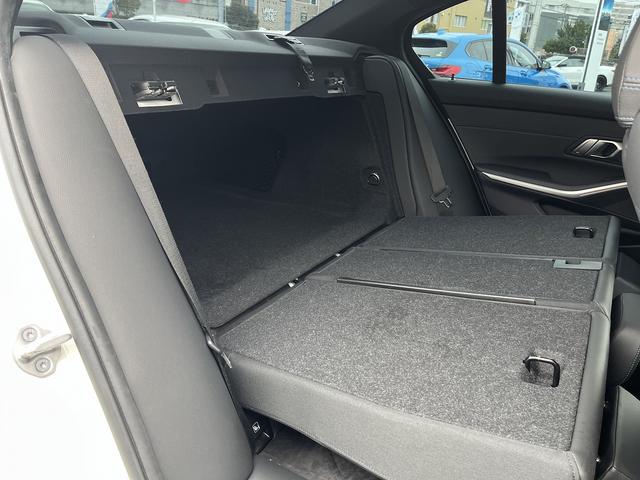 ３シリーズ ３２０ｄ　ｘＤｒｉｖｅ　Ｍスポーツ　【全国正規ディーラー保証付／２年】【走行距離無制限】　禁煙車両　アクティブクルーズコントロール　全方位センサー　トップビューカメラ　フロントシートヒーター　オートトランク　アンビエントライト（13枚目）