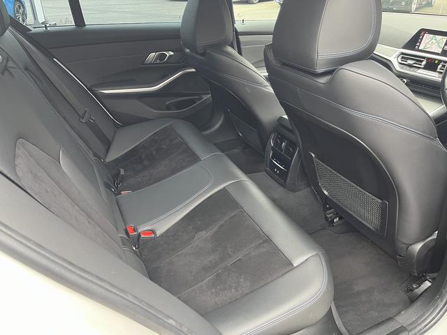 ３シリーズ ３２０ｄ　ｘＤｒｉｖｅ　Ｍスポーツ　【全国正規ディーラー保証付／２年】【走行距離無制限】　禁煙車両　アクティブクルーズコントロール　全方位センサー　トップビューカメラ　フロントシートヒーター　オートトランク　アンビエントライト（19枚目）