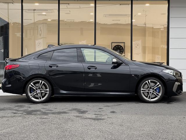 ２シリーズ 　【全国正規ディーラー保証付／２年】【走行距離無制限】弊社販売管理顧客下取　１オーナー禁煙　黒レザーシート　ＨＵＤ　ＭプラスＰＫＧ（アダプティブサスペンション　サンプロテクションガラス　Ｍシートベルト）（5枚目）