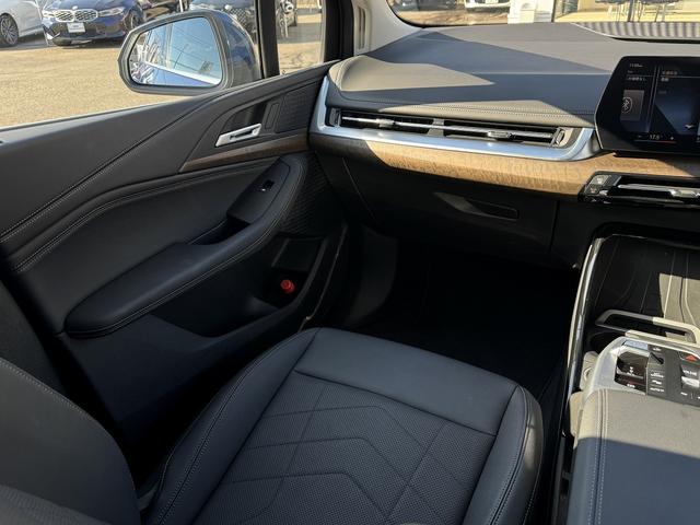 ２シリーズ ２１８ｄアクティブツアラー　エクスクルーシブ　【全国正規ディーラー保証付／２年】【走行距離無制限】１７ＡＷ　テクノロジーパッケージ　インテリアカメラ　ライブコックピット　ドライビングアシストプロ　ブラックレザーシート　ＨＵＤ　ｉＤ８ナビ　禁煙車両（23枚目）