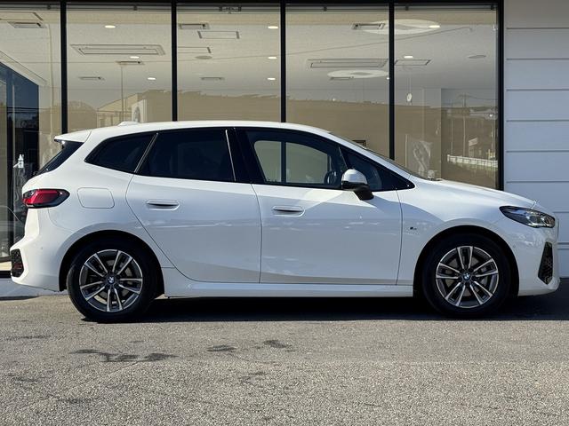 2シリーズ 218dアクティブツアラー Mスポーツ 【認定中古車】【認定中古車保証2年】【正規ディーラー】17AW LEDヘッドライト アレクサ AppleCarPlay カーブドディスプレイ アクティブクルーズコントロール ブラックハーフレザーシート(4枚目)