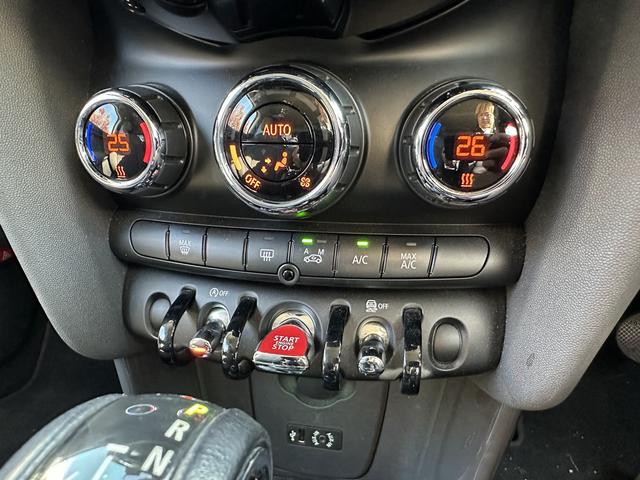 MINI クーパー ドライブレコーダー/純正ナビ/ETC/屋根黒ツートンカラー(11枚目)