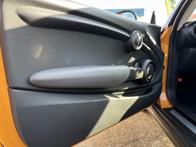 MINI クーパー ドライブレコーダー/純正ナビ/ETC/屋根黒ツートンカラー(19枚目)