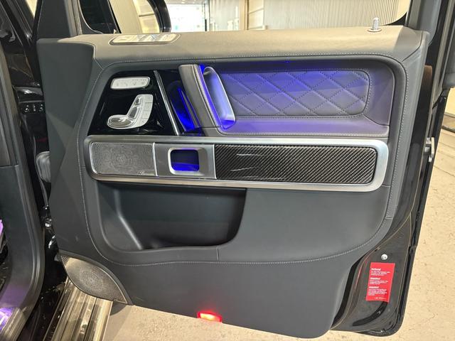 Ｇクラス Ｇ６３　弊社ユーザー様お下取り車両／禁煙車／新車保証継承／メルセデスケア車両／ＡＭＧカーボンインテリア／マヌファクトゥーアプログラムプラス／インテリアプラスパッケージ／ＡＭＧナイトパッケージ（11枚目）