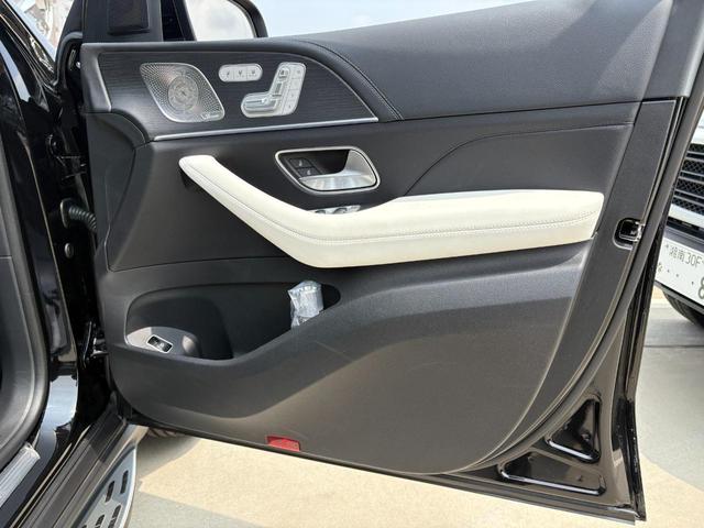 ＧＬＥ 　弊社デモカー／新車保証継承／ＡＭＧラインエクステリア／パノラミックスライディングルーフ／ＡＩＲＭＡＴＩＣサスペンション／ナッパレザーシート／温冷機能付きカップホルダー／エアバランスパッケージ（34枚目）
