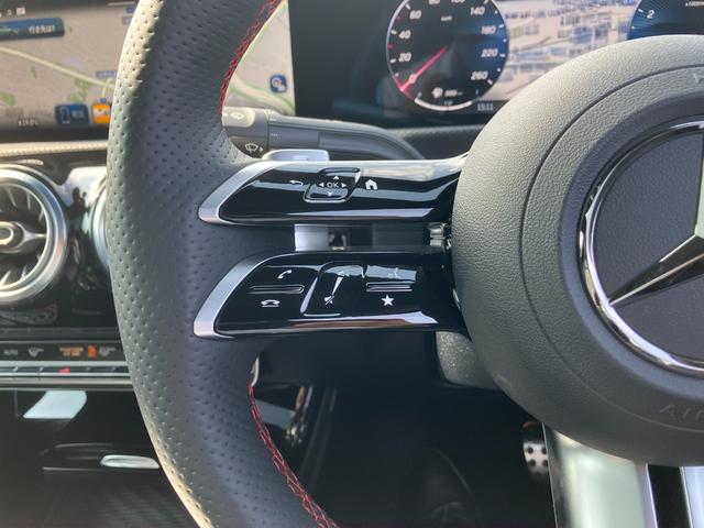 Ａクラスセダン Ａ１８０セダン　ＡＭＧラインパッケージ　弊社デモカー車両／禁煙車／パノラミックスライディングルーフ／アドバンスドパッケージ／３６０°カメラ／ヘッドアップディスプレイ／ブランドロゴプロジェクター／アンビエントライト６４色／新車保障継承車両（14枚目）