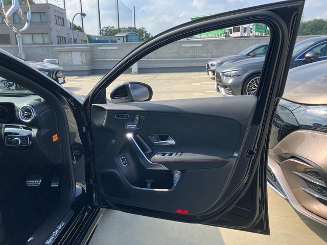 Ａクラスセダン Ａ１８０セダン　ＡＭＧラインパッケージ　弊社デモカー車両／禁煙車／パノラミックスライディングルーフ／アドバンスドパッケージ／３６０°カメラ／ヘッドアップディスプレイ／ブランドロゴプロジェクター／アンビエントライト６４色／新車保障継承車両（24枚目）